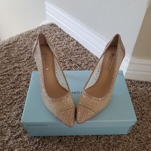 NWOT Antonio Melani Leather Heels